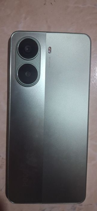 Poco X7pro 12/512 yaqinda olingan