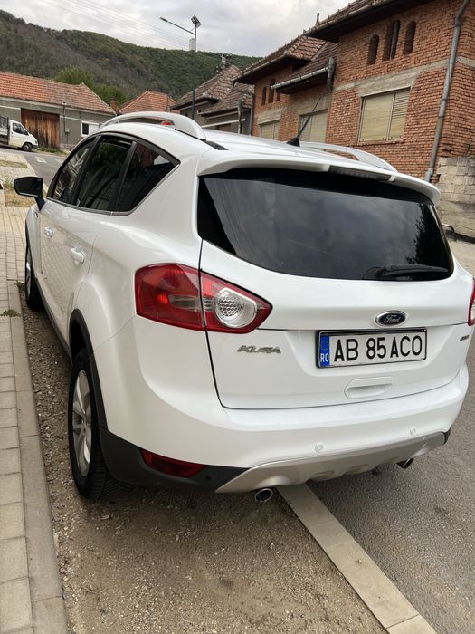 Vand Ford Kuga 2011 motor 2.0L 140 cp 4x2 in stare impecabila atat estwtic cat si functioare