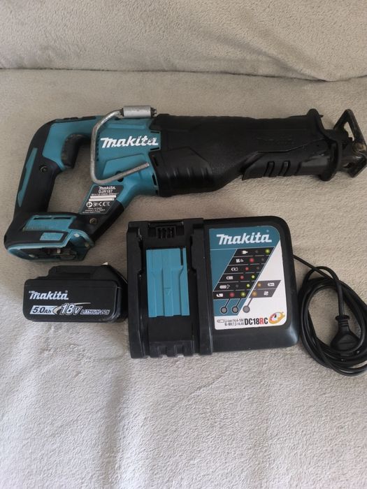 Fierăstrău Makita DJR 187
