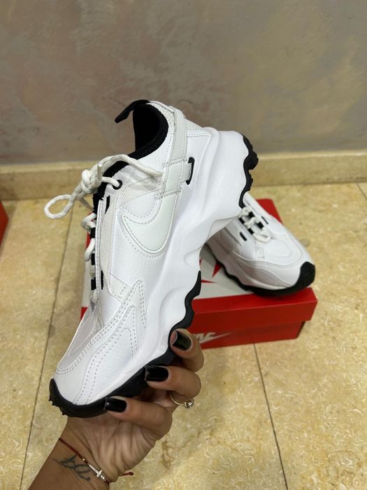 Tenesi Nike TC 7900 femei