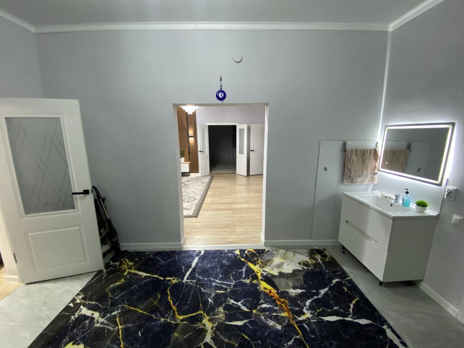 Уй сатылады. 200 кв метр