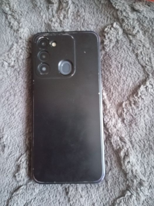 Продаю телефон техно старк 8 С