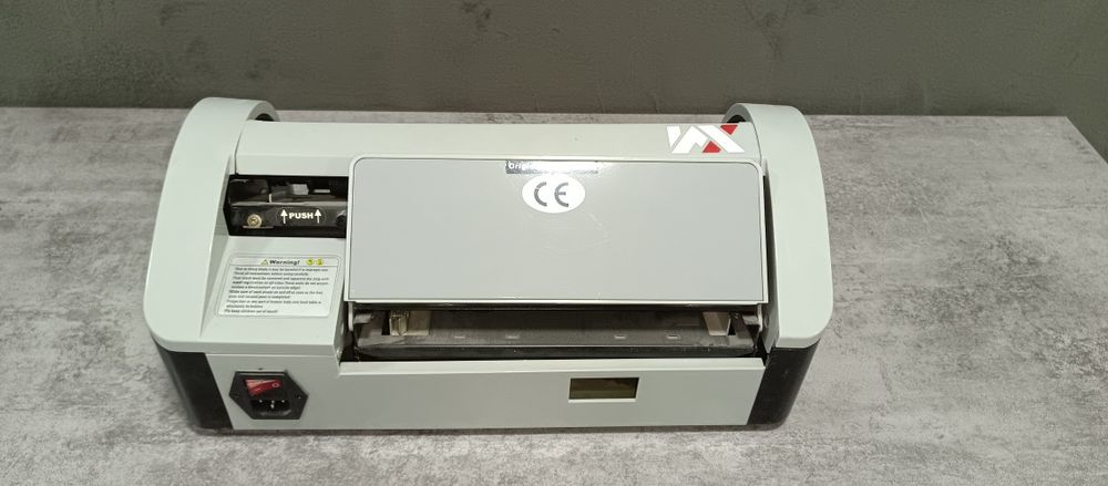 Продам электрический резак (каттер) для бумаги