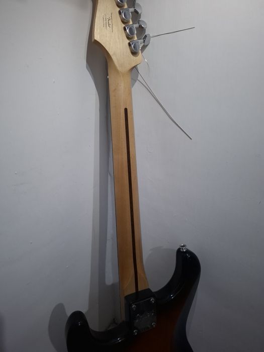 Продам гитару squier stratocaster by fender.