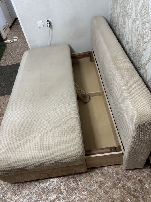 Продам диван срочно самовывоз