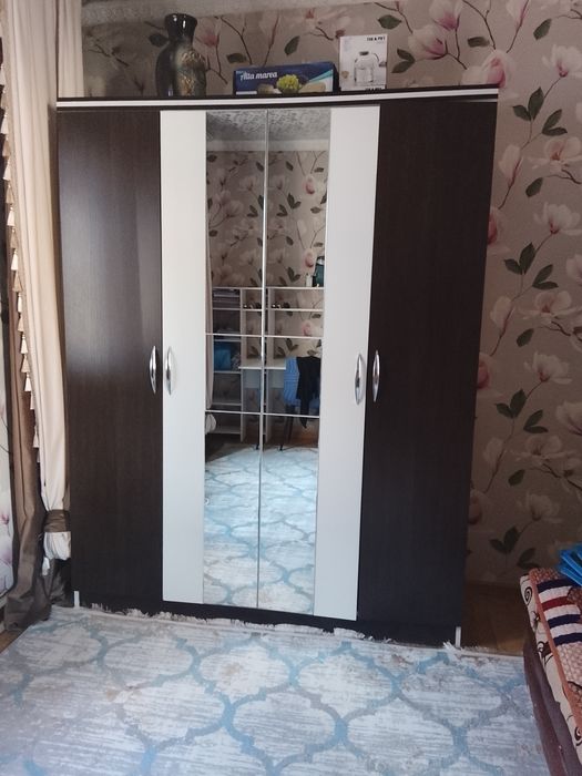 Продам письменный столик и шкаф