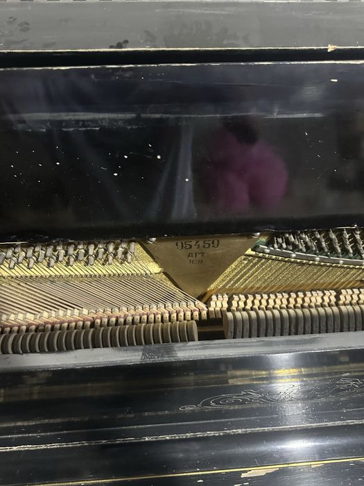 Пианино срочно продается.