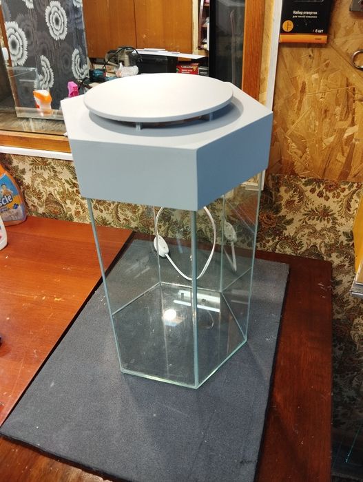 Продаю аквариум шестигранник