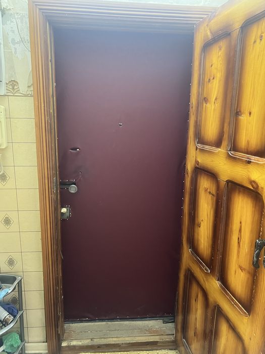 Входная железная дверь (демонтирована)