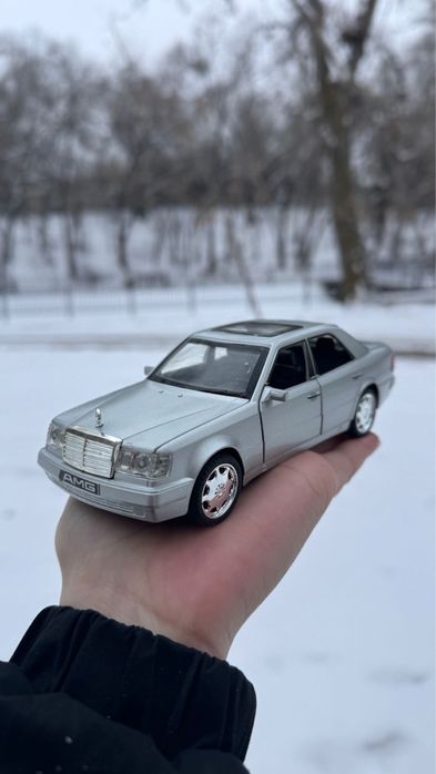 Продам модельки машин Мерседес