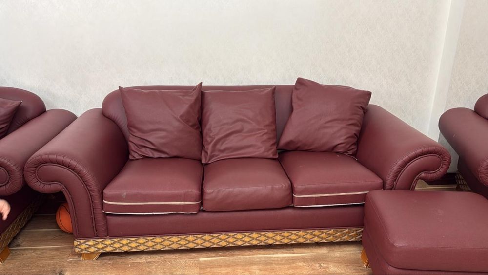Продается Диван в комплекте