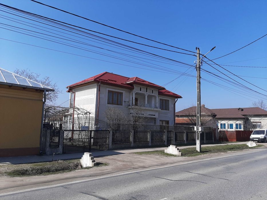 Vilă   com. Poroschia.  Iesire la stradă(DN 51)