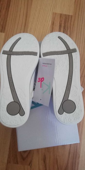 Детски обувки 27 номер нови