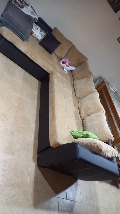 Диван чисто нов купен е и не е ползван