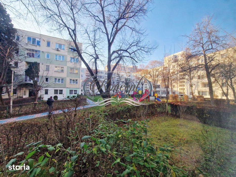 Apartament spatios cu balcon inchis si beci in zona Supeco