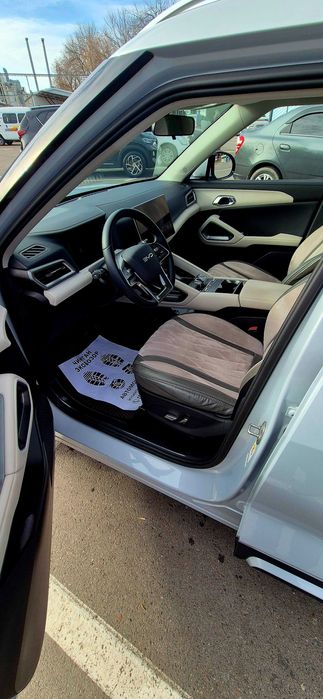 BYD Yuan UP Flagship Eng full pozitsiyada