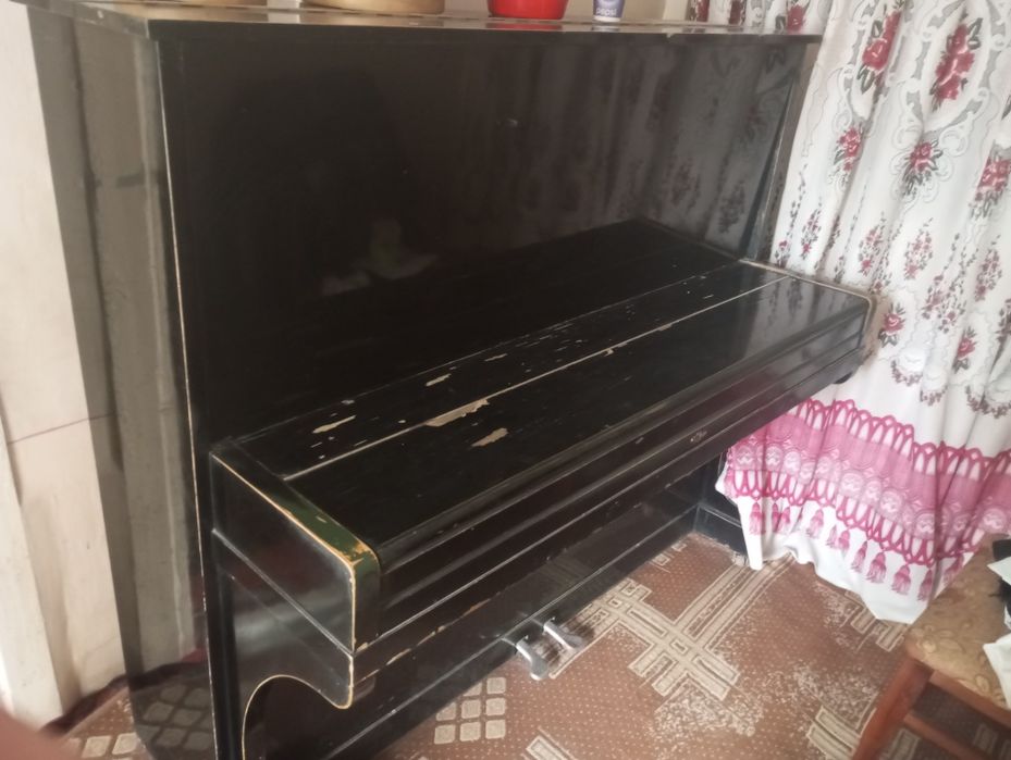 Pianino sotiladi nomi "Krasniy oktyabr"