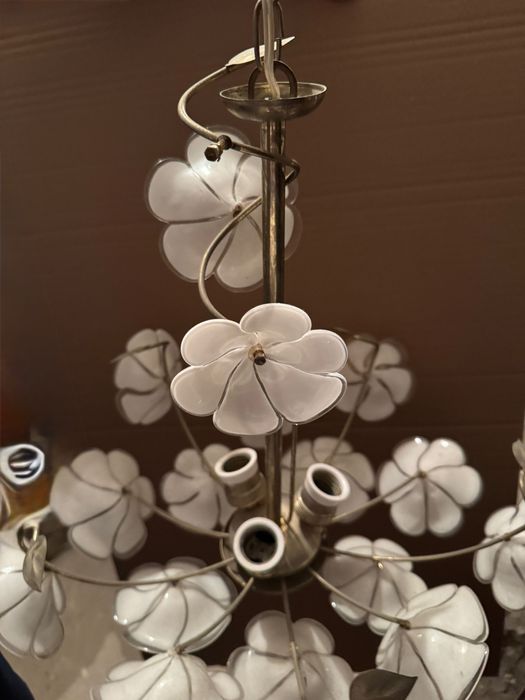 Полилей с цветя, висящ