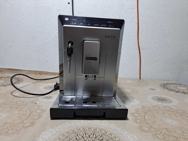 Кафемашина - Delonghi Eletta plus ECAM 44.620.S