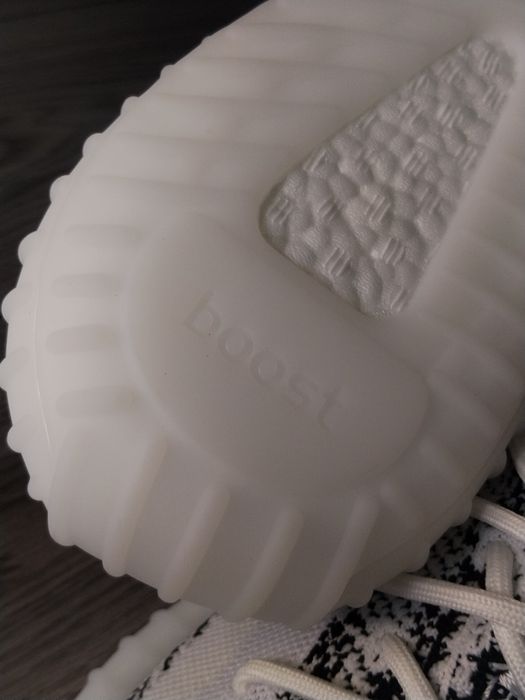 Yeezy Boost 350 V2 Zebra, Mărimea 43
