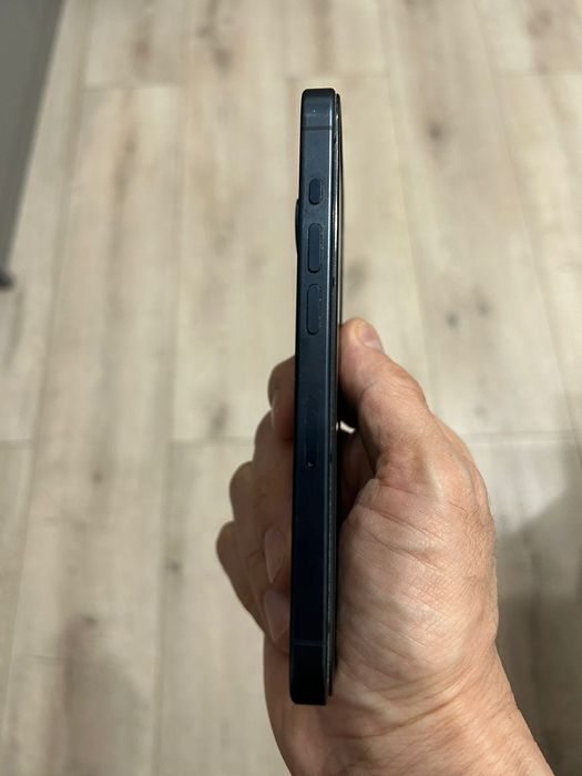 продаю Iphone 15 pro 128 Gb,