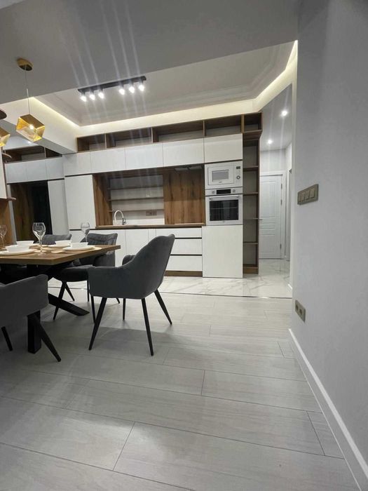 Дава се под наем Тристаен апартамент в София, Център - 110 кв.м за 1700 € - Снимка #3