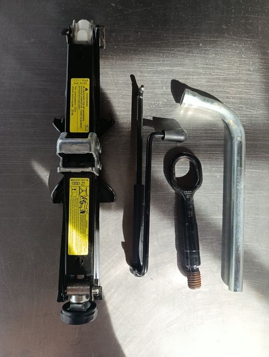 Cric Audi A4 B8 B9 / A5