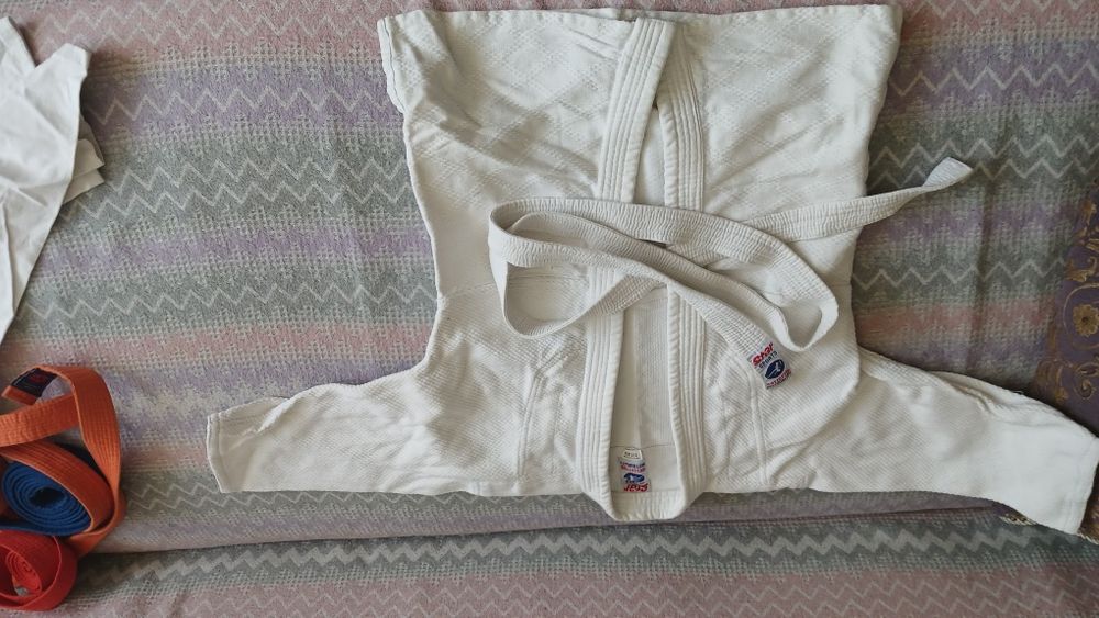 Продам кимоно для восточных единоборств.