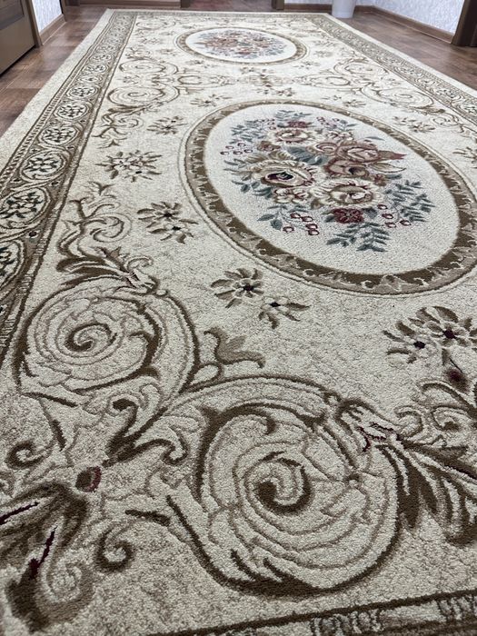 Продам ковер в хорошем состоянии