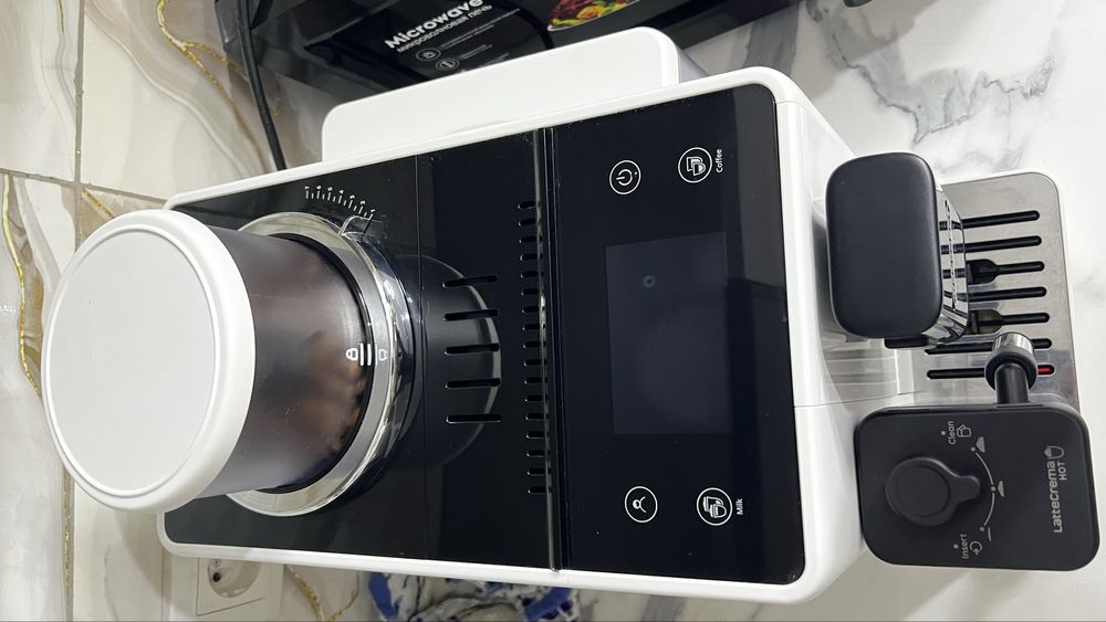 Кофемашина Delonghi Rivelia