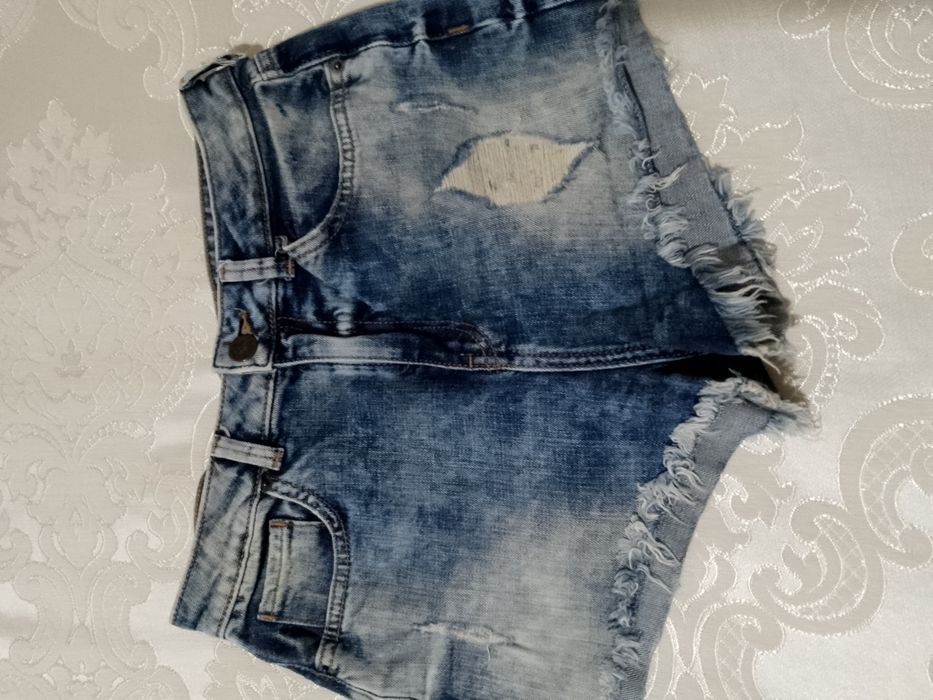 Дамски къси дънкови панталонки Bershka