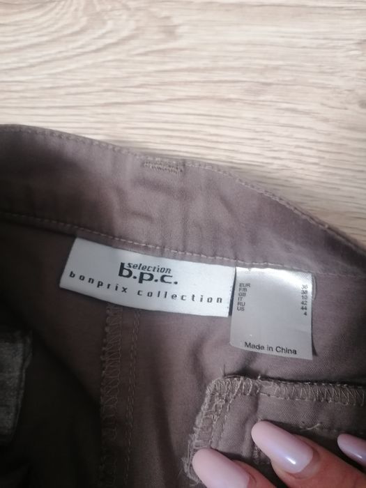 Pantaloni femei, mărime 36