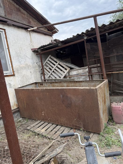 Продам металлическую ёмкость 2,5 м³