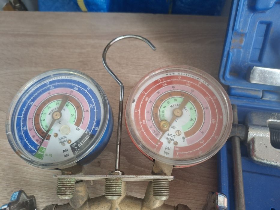 Manometre aer conditionat si trusă bercuit