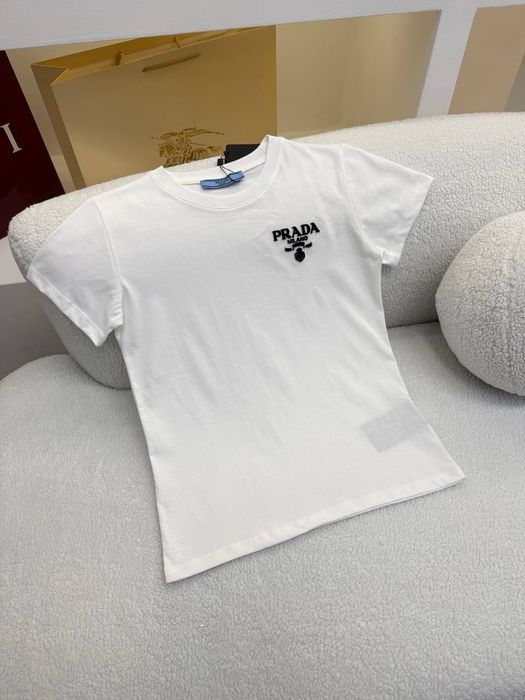 Тениски с къс ръкав