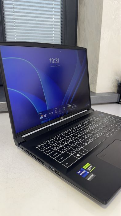 MSI Creator M16 B13VF | i9-13900H | RTX 4060 8GB | 16GB RAM | 1TB SSD