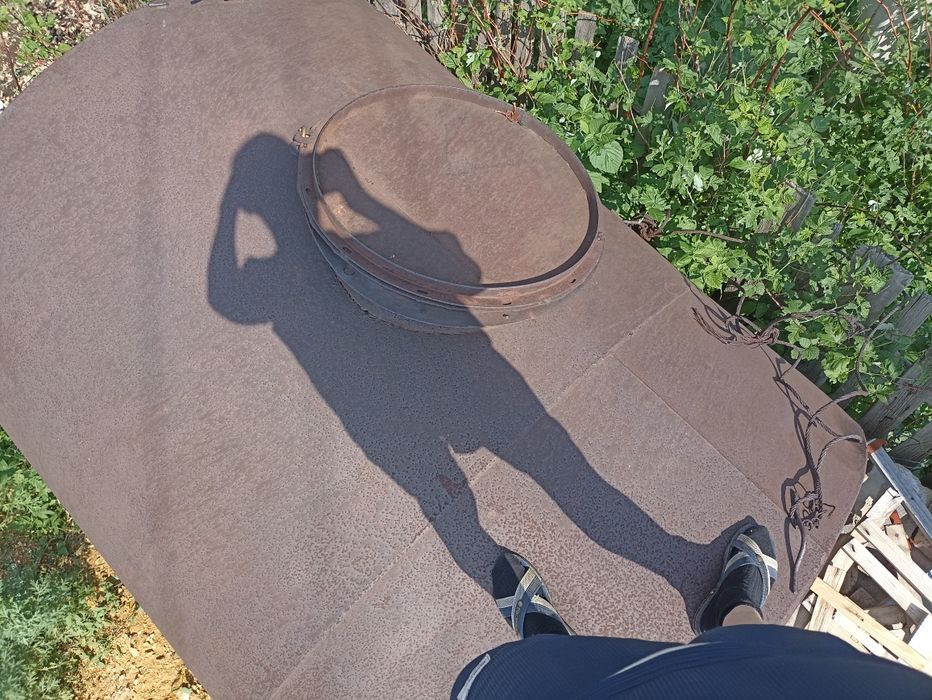 Продам бочку 4 кубов