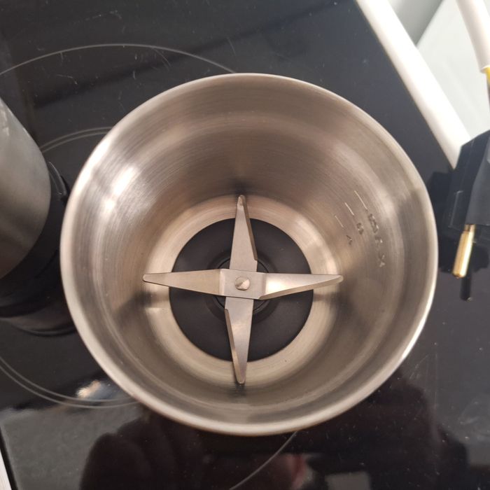 Кафемелачка + острие за раздробяване на ядки,билки и други ProfiCook