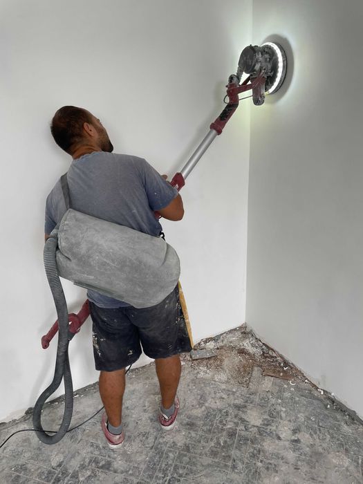 Finisaje interioare și construcții case la roșu