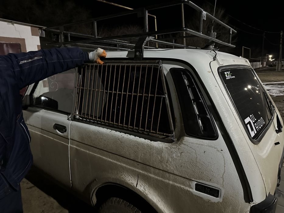 продам решетка ваз 2121 боковой