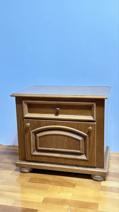 Set 2 noptiere lemn masiv (60x40x55 cm) – Stil clasic