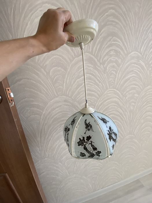 Продам люстры -2 штуки .