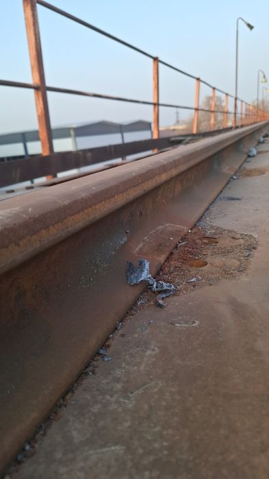 Rels sotiladi, holati ideal.