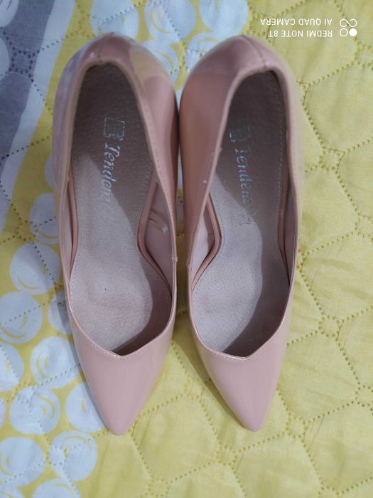 Обувки на висок ток, номер 39, цвят шампанско