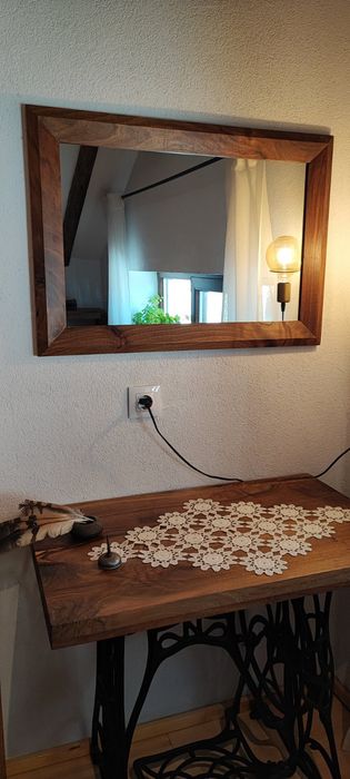 Огледало с рамка от орех