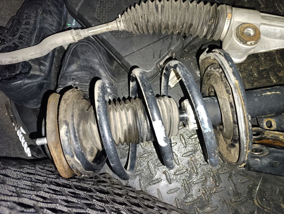 На Камри 50 амортизатор в сборе