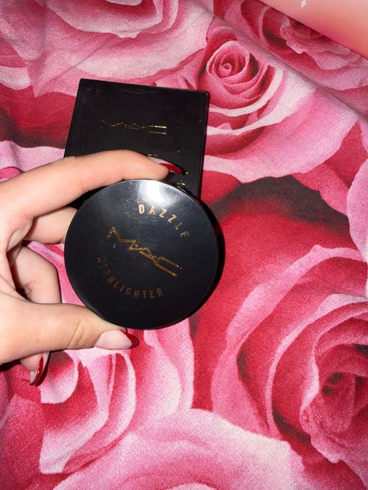 Продавам козметика(нова). Belle Box/ MAC cosmetics