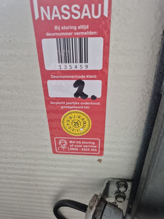 Продавам секционни електрически врати налични и други размери