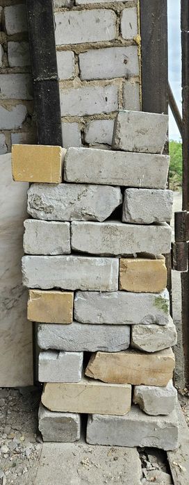 Кирпич силикатный б/у.  Район 1000 мелочей.