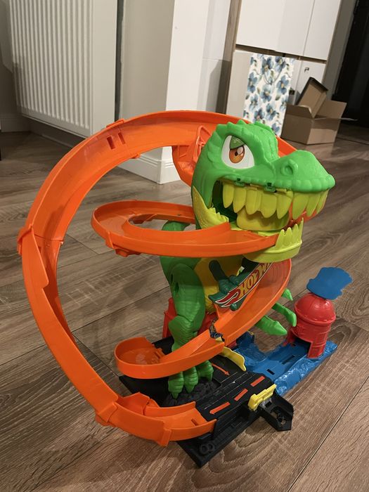 Pista hot wheels t-rex blaze